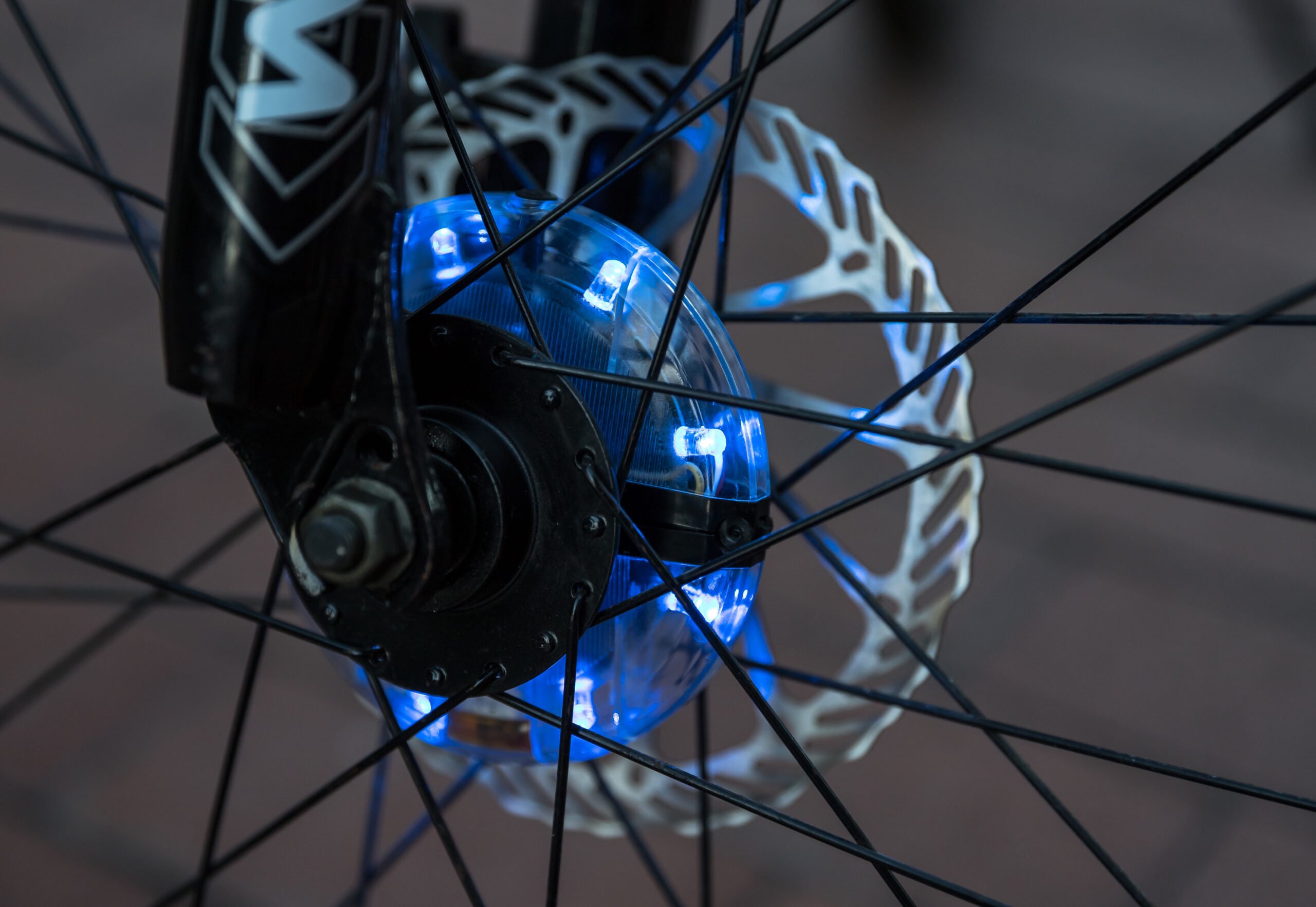 Waterproof USB Rechargeable LED Bike Wheel Lights (7 LED, 9 Colors) - Image 15